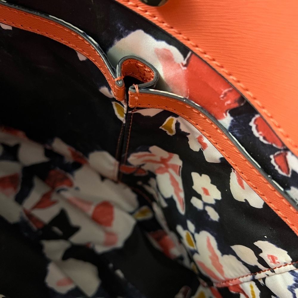 Anne Klein dark blue faux leather tote bag purse with a gold chain strap detail - Picture 10 of 10